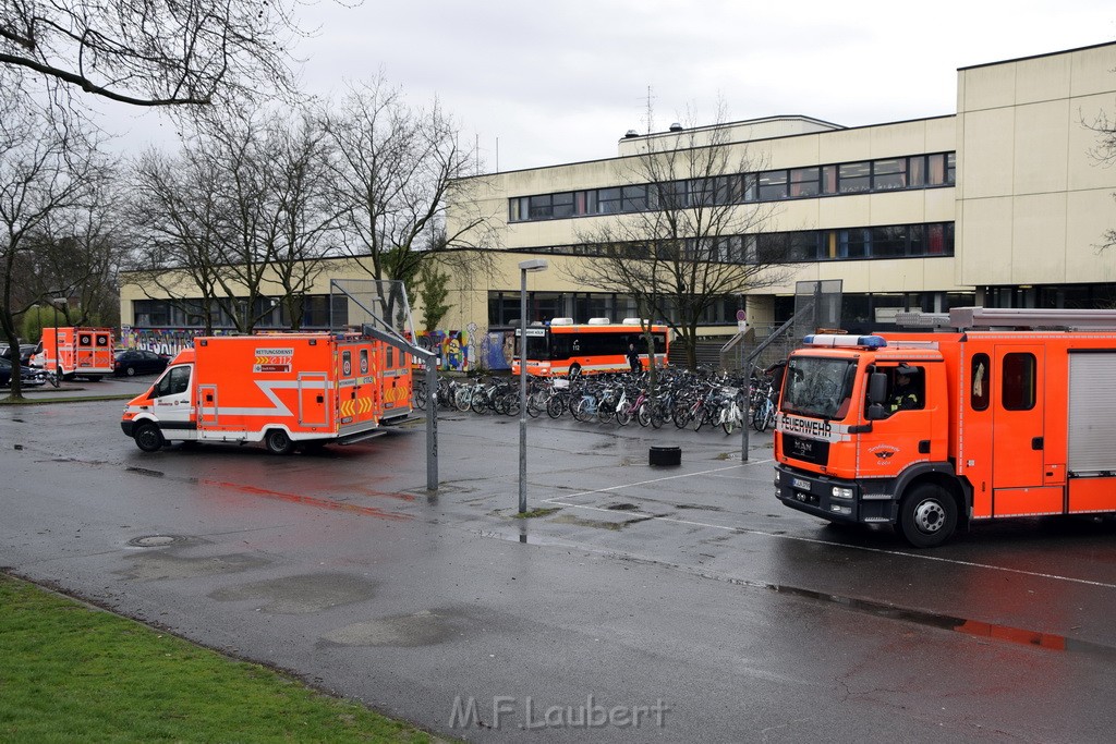 Einsatz BF Koeln Schule Burgwiesenstr Koeln Holweide P005.JPG - Miklos Laubert